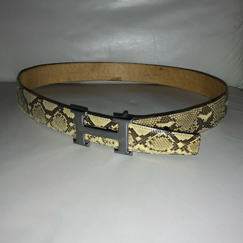 Hermes-Style unisex genuine Snake skin Leather Belt in Beige.